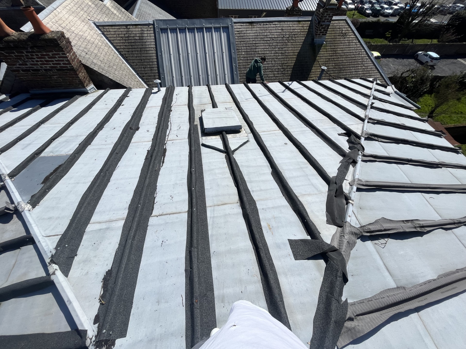 Toiture zinc chantier en cours