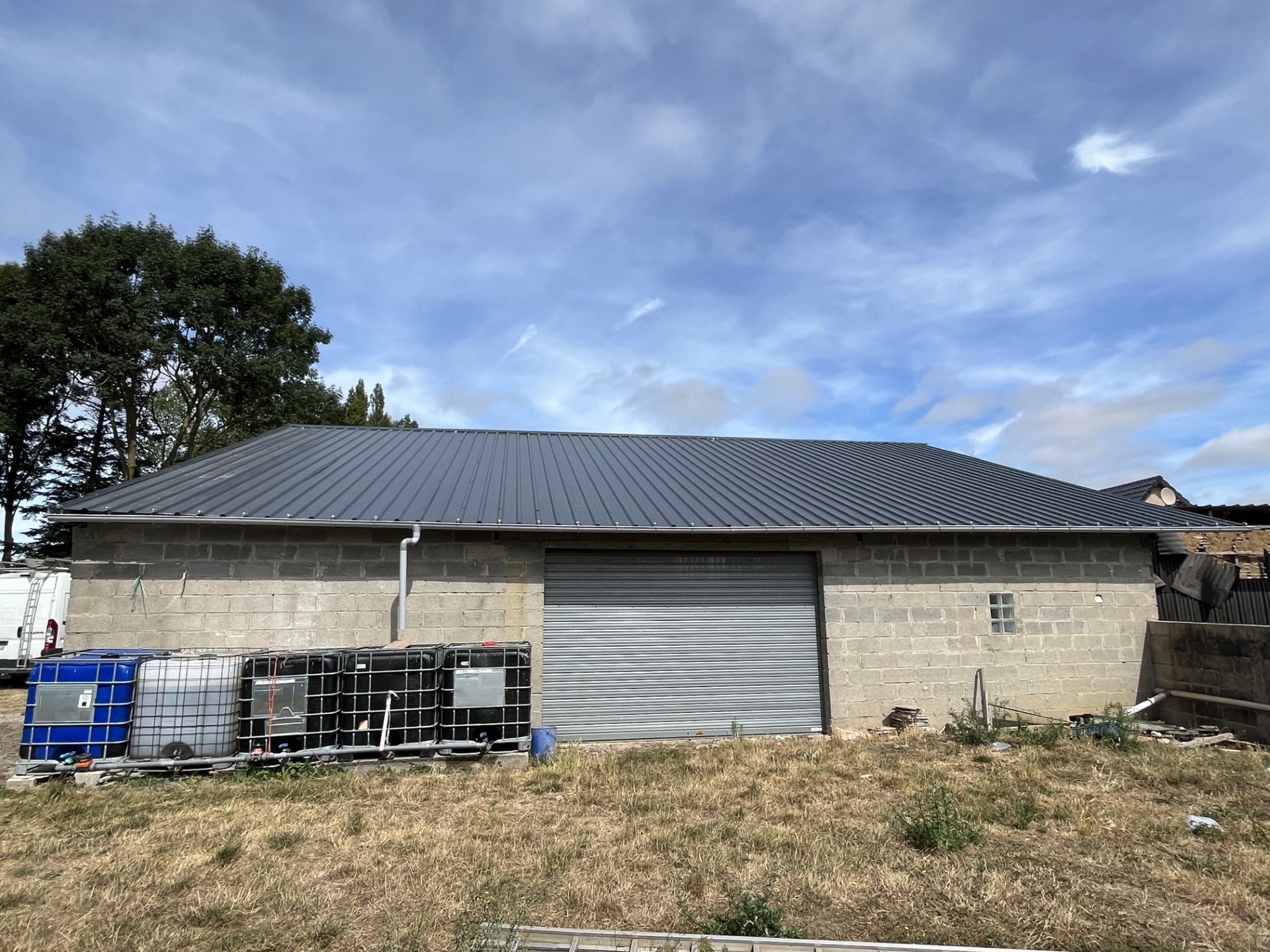 Toiture bac acier anthracite avec zinguerie — MG Toiture