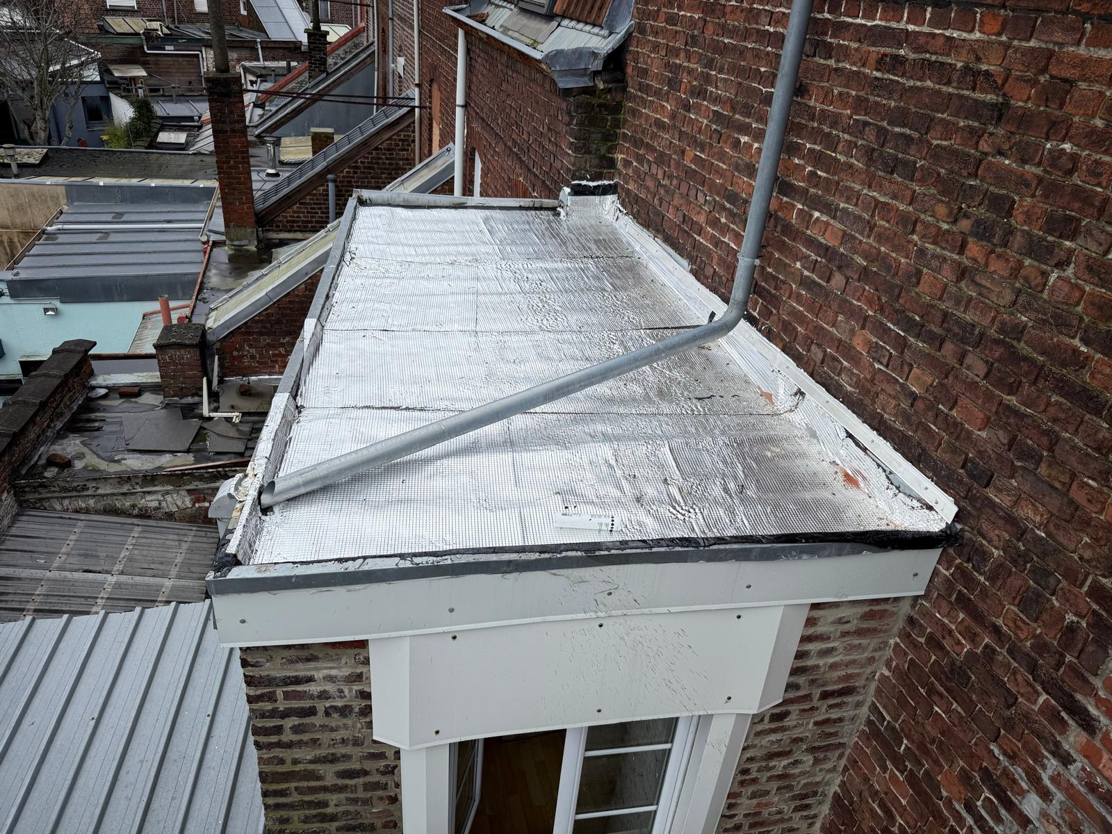 Pose d'isolation aluminium sur toiture plate