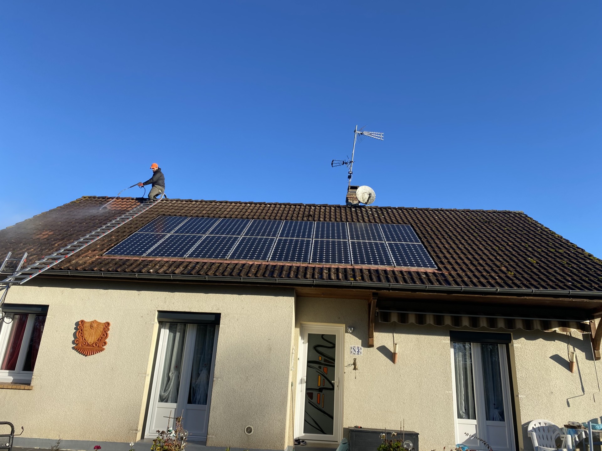 Nettoyage haute pression de toiture par MG Toiture